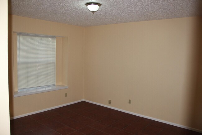 Building Photo - 1801 Denmark Ln
