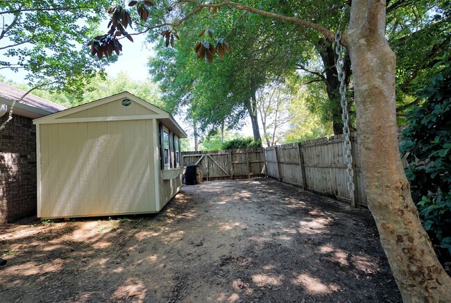 Building Photo - Silver Oaks Community