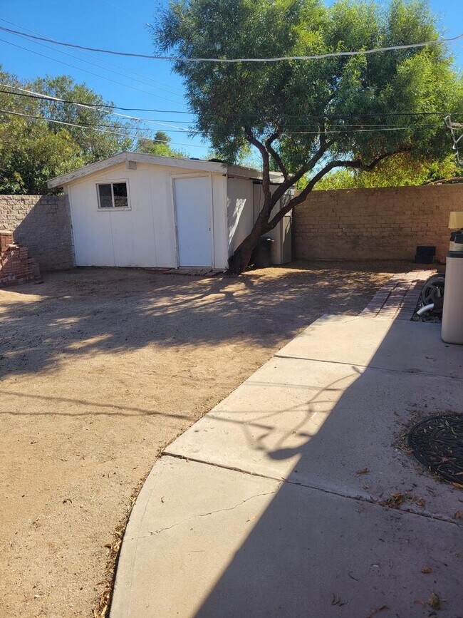 Building Photo - 3 bedroom/2 Bath with added Studio