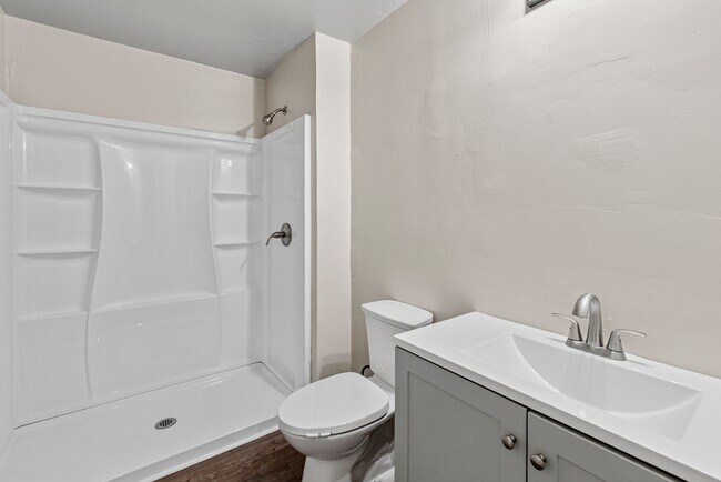 Building Photo - Updated 3-Bed Retreat on a Quiet Street – ...