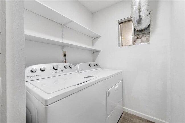 Building Photo - 7505 Shadywood Dr