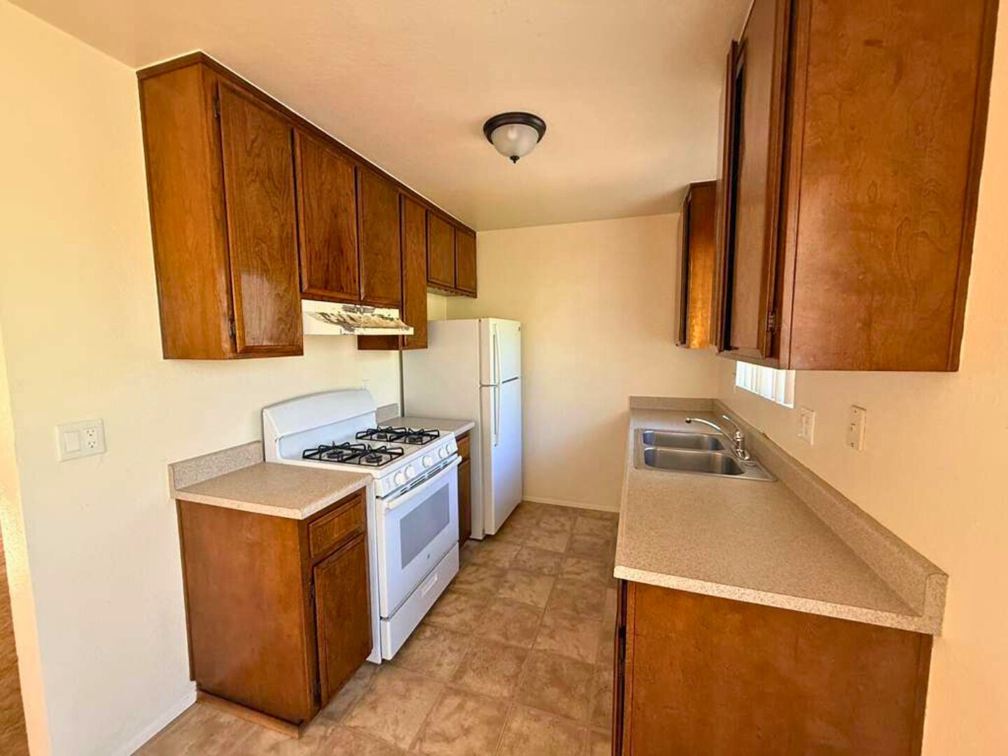 Building Photo - 1010 S Magnolia Ave