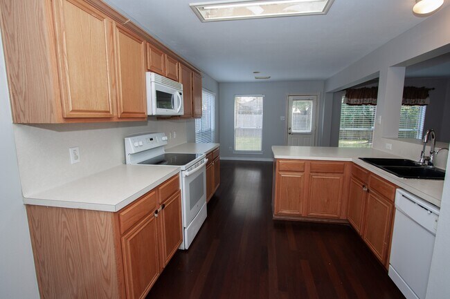 Building Photo - 1123 Andover Dr