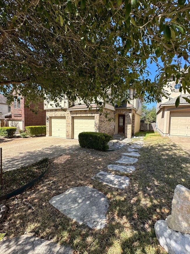 Building Photo - Beautiful 3 bedroom, 2.5 bath home located in a gated North San Antonio community!
