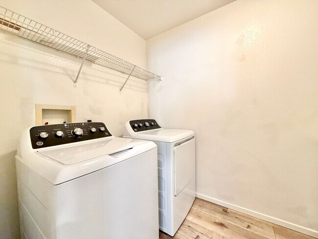Building Photo - Spacious 5 Bedroom Redhawk Home with LARGE Loft & Backyard in Prime Location