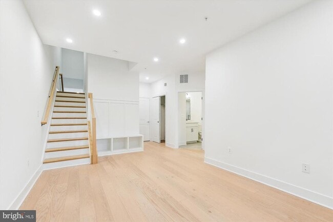 Building Photo - 10113 Dalmatian St