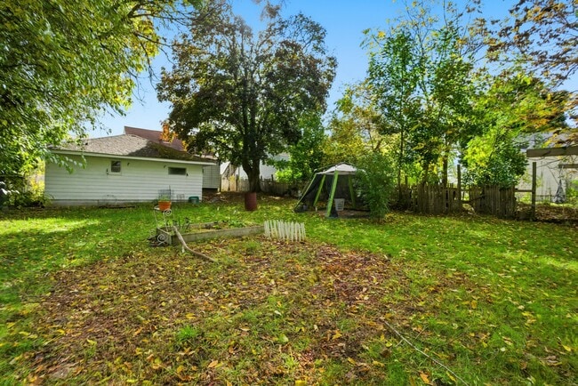 Building Photo - 1547 E Atherton Rd