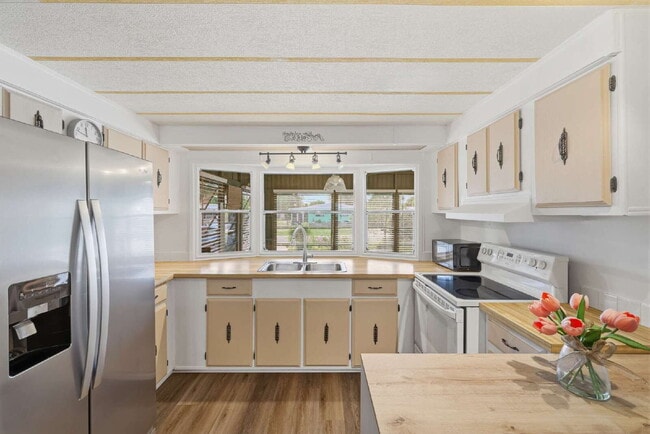 Building Photo - WEST WINDS ESTATES 55+ COMMUNITY