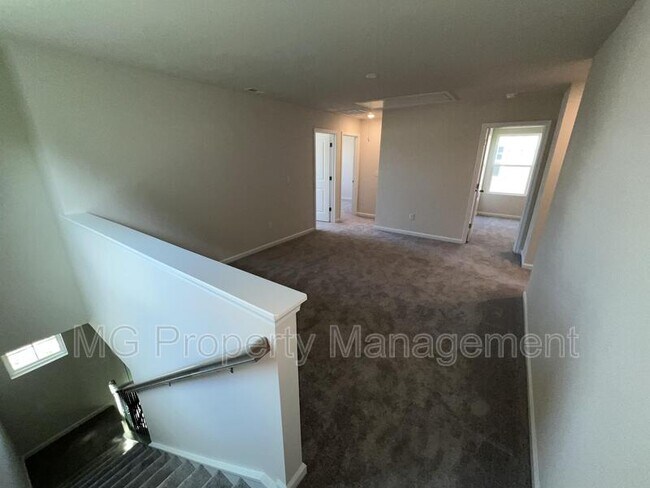 Building Photo - 1367 Woodhouse Dr