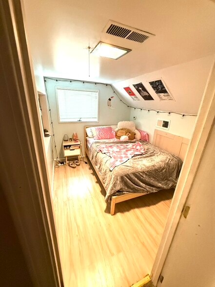 Building Photo - 913 Illinois St