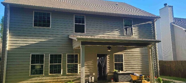 Building Photo - 10 Chickapee Ct