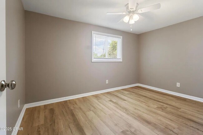 Building Photo - 3 bedroom 2 bath