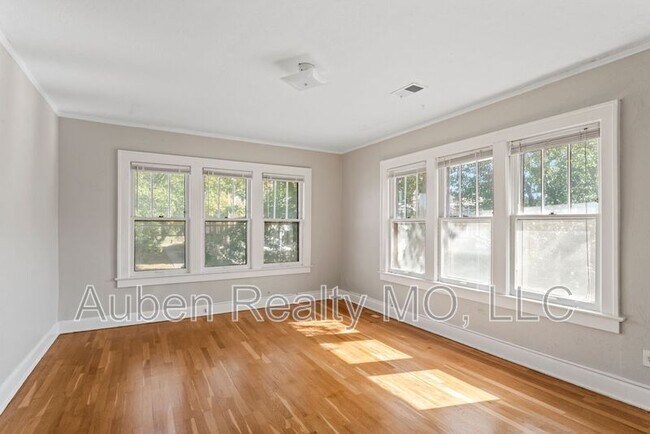 Building Photo - 5305 Charlotte St