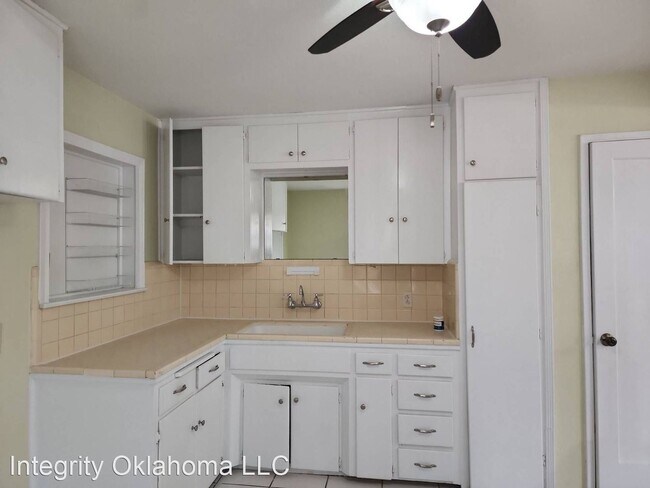 Building Photo - 2 br, 1 bath House - 547 E Indian Drive