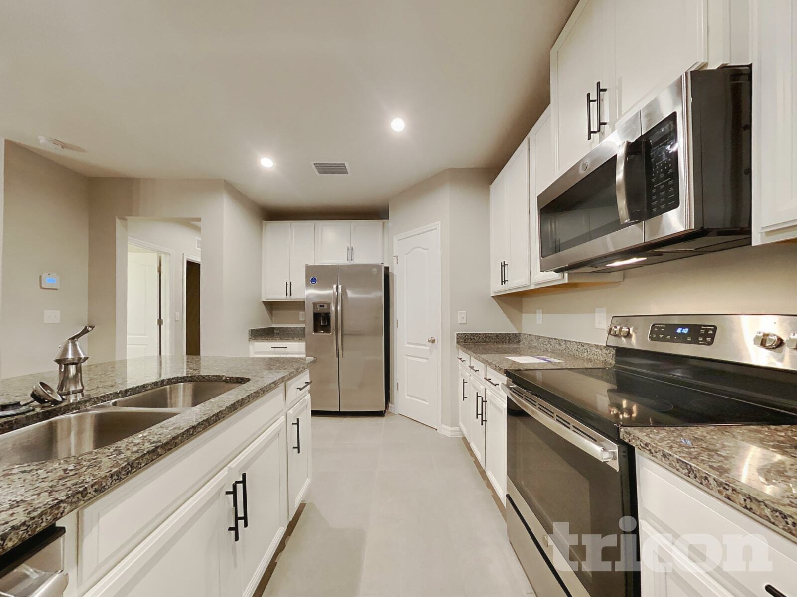 Building Photo - 11120 High Noon Trl