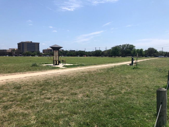 Building Photo - 2 bedroom/2 bathroom Apartment off Medical Dr & Babcock