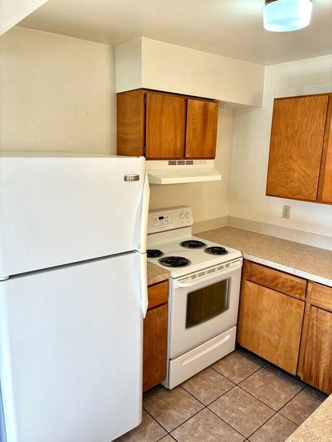 Building Photo - *** MOVE-IN SPECIAL 50% off the First Month*** Great 2 bed 1 bath within 1 mile of CSU!