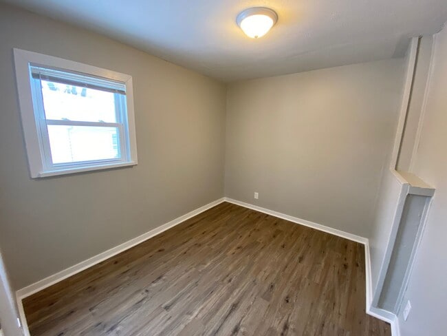 Building Photo - Charming 2 Bed 1 Bath