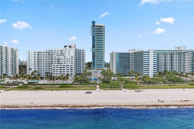 Building Photo - 5025 Collins Ave