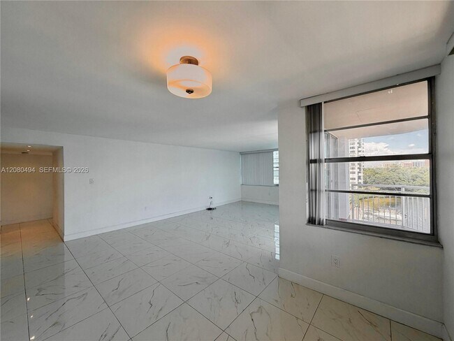 Building Photo - 18081 Biscayne Blvd