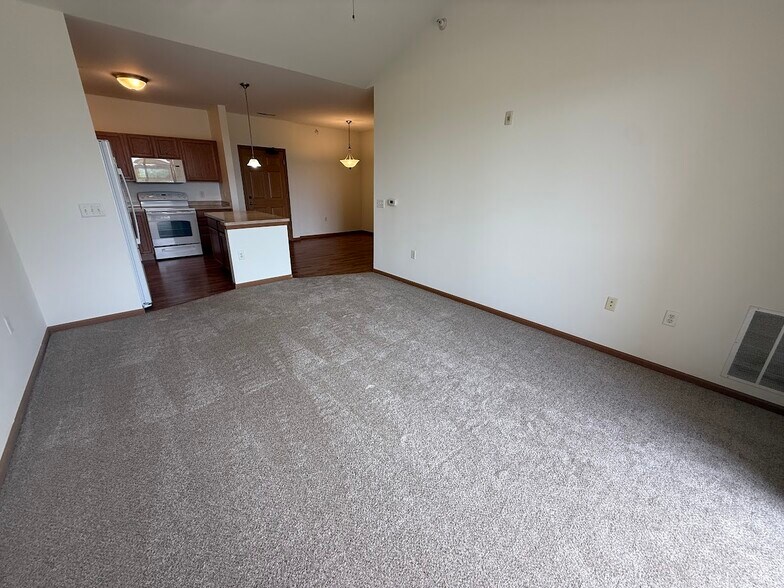 Building Photo - 5831 Lupine Ln