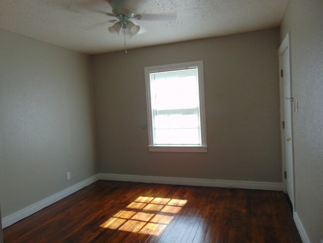 Building Photo - 2628-26