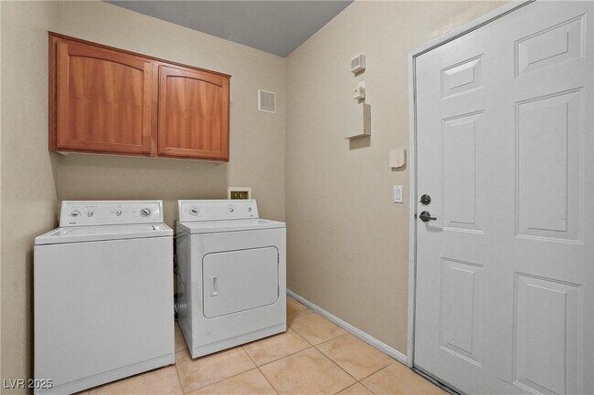 Building Photo - 5855 Valley Dr