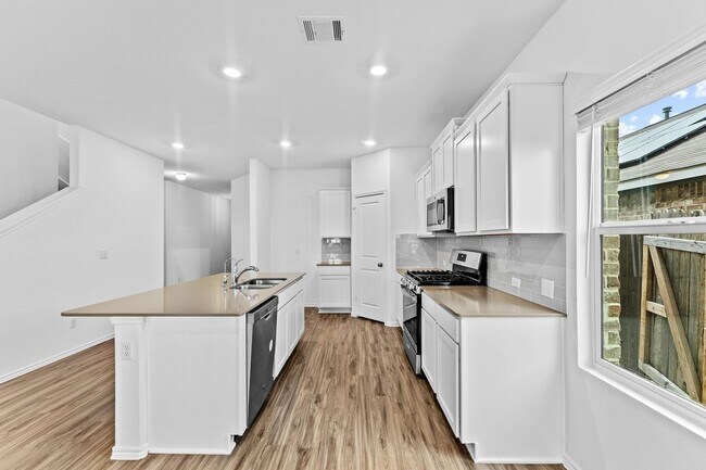 Building Photo - 129 Escondido Cir