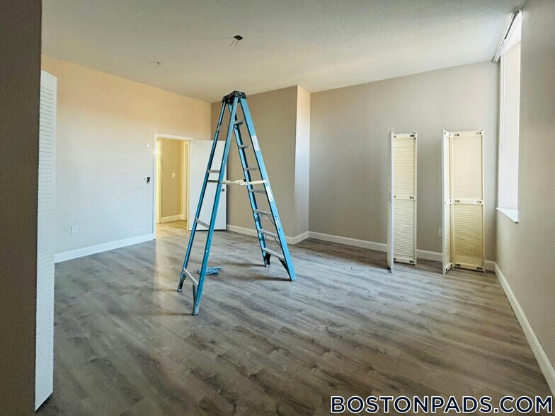 Building Photo - 2 Weaver Street