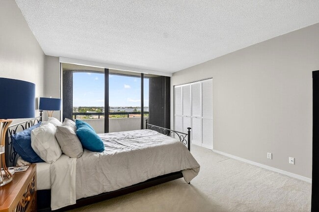 Building Photo - 4100 N Ocean Dr