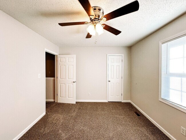 Building Photo - 108 Ballygar St