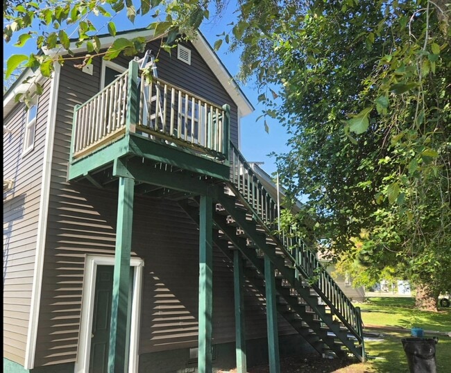 Building Photo - 2482 Bangs St