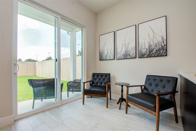 Building Photo - 4914 Noble St