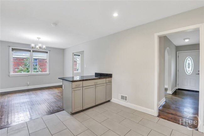 Building Photo - 5215 Habersham St