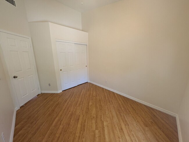 Building Photo - 3 Bedroom Townhome at Townes at Southpark ...