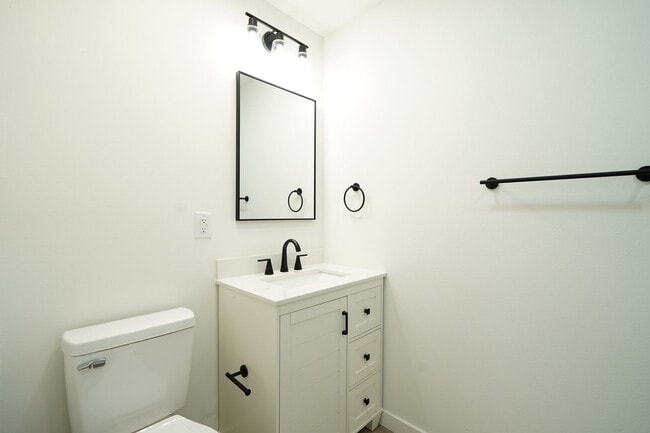 Building Photo - 4805 Charlotte Way