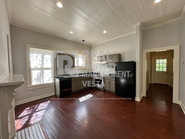 Building Photo - 1227 Calhoun St