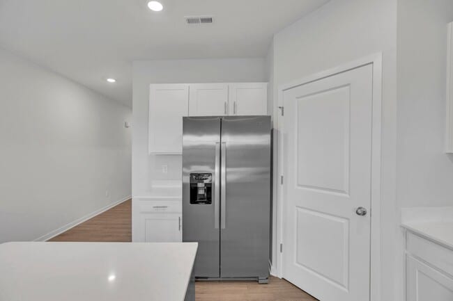 Building Photo - 539 Darliene Dr