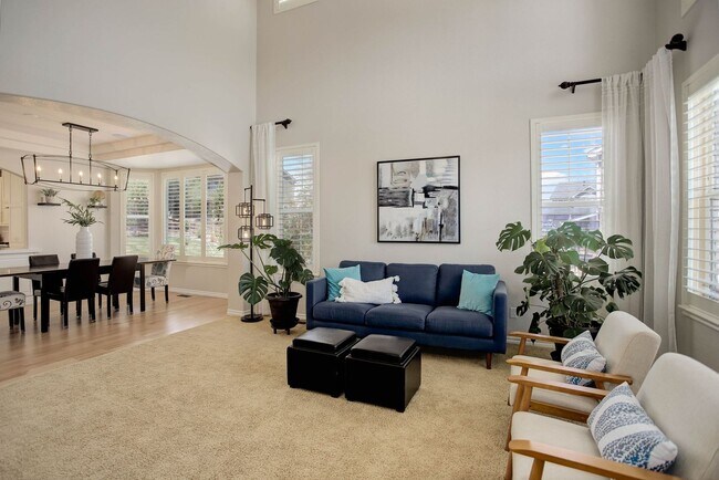 Building Photo - Gorgeous home within the prestigious priva...