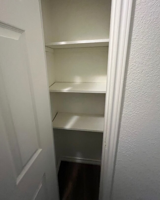 Building Photo - 1102 Dierks St