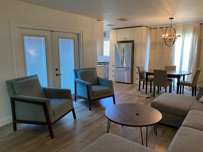 Building Photo - 1781 SE Linpark Ct