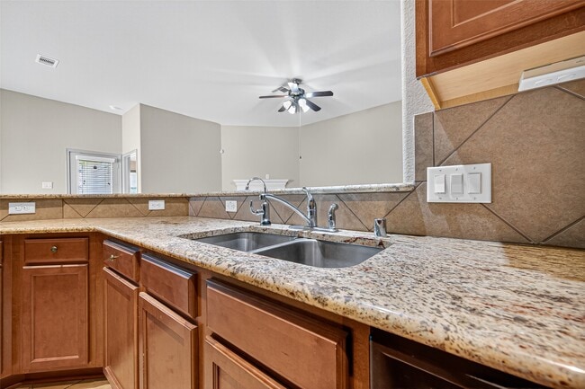 Building Photo - 510 Carson Ridge Dr