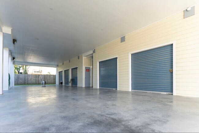 Building Photo - 142 W 5th St