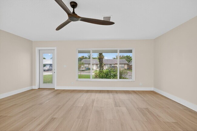 Building Photo - 8776 SE Sandy Ln