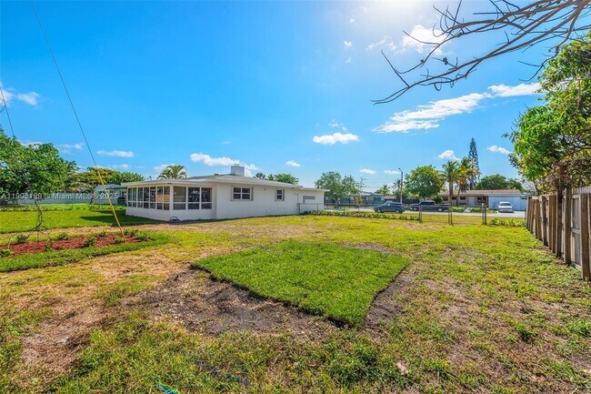 Building Photo - 9411 Jamaica Dr