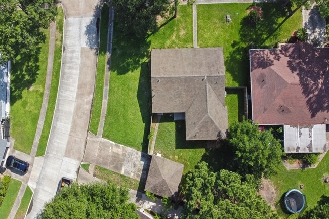 Building Photo - 6022 Beaudry Dr