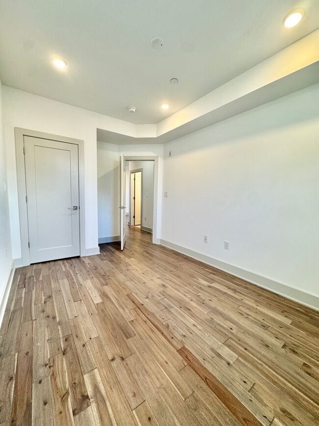 Building Photo - 3213 Haverford Ave