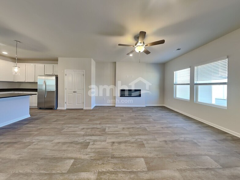 Building Photo - 3997 Zepelin Wy