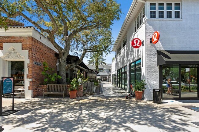 Building Photo - 607 S Albany Ave