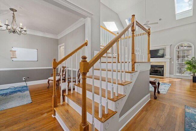 Building Photo - 4 Bed | 2.5 Bath House with Garage